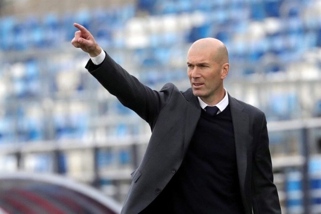 Huấn luyện viên Zinedine Zidane