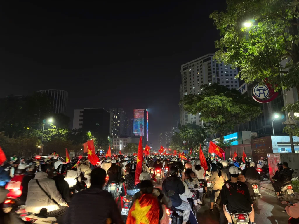 Không gian chờ cổ động viên: câu chuyện ở mỗi SVĐ